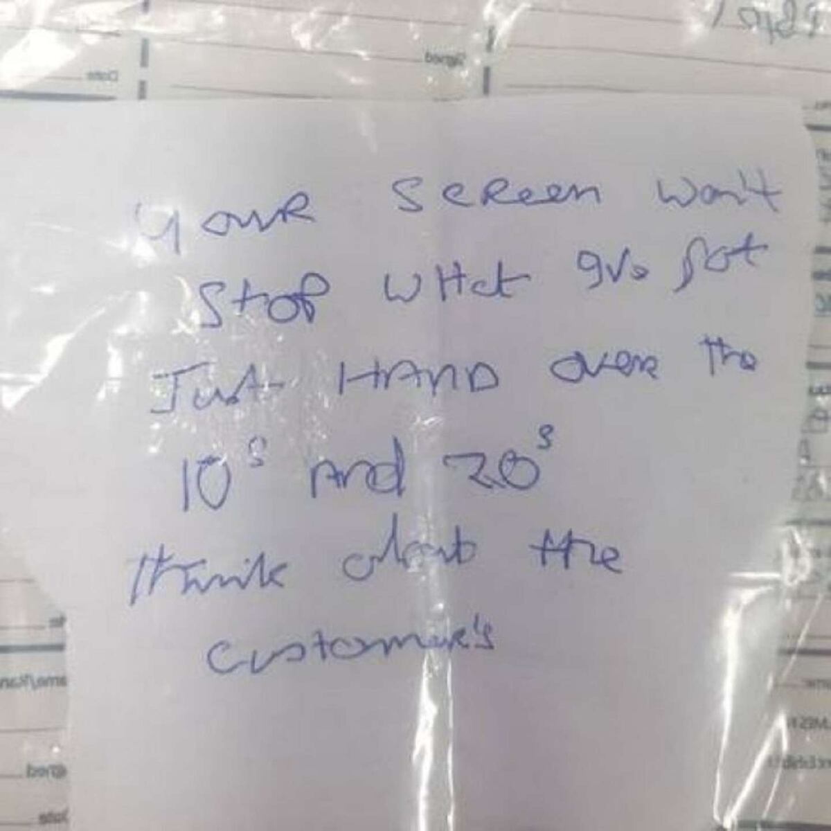 "Tu pantalla no va a detener lo que tengo. Solo entregá los billetes de 10 y 20. Pensá en los clientes". (Policía de Sussex)