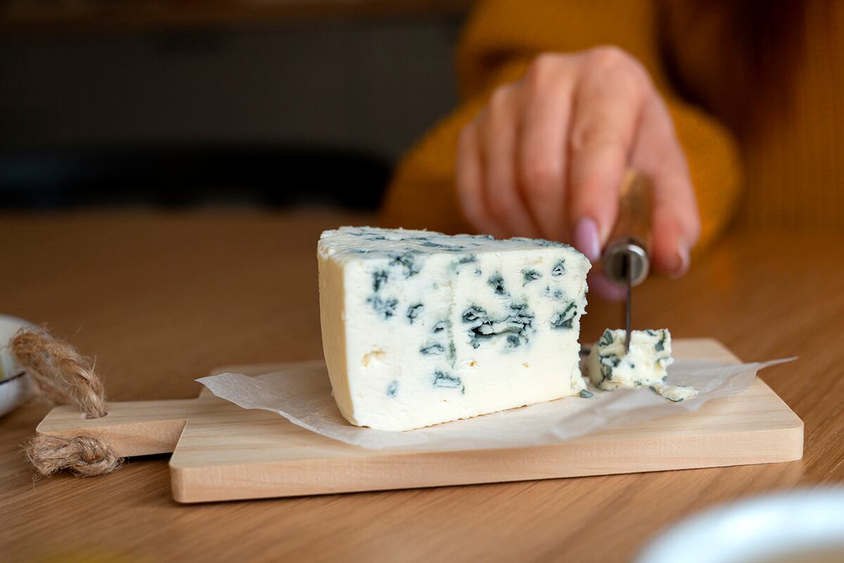 La mejor forma para guardar el queso y que se mantenga fresco por más tiempo. (Freepik)