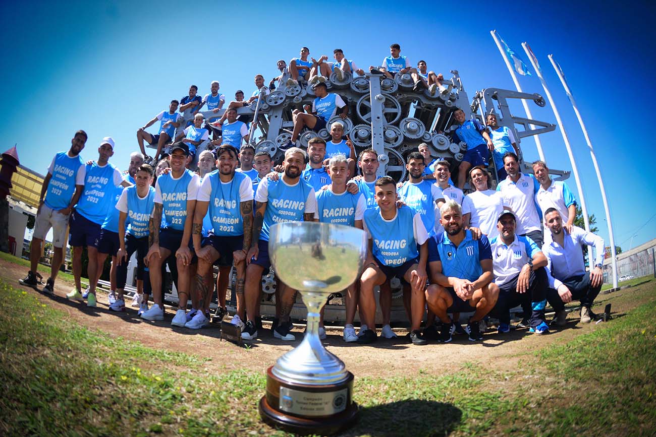 Brindis de Racing campéon en La Voz del Interior. (José Gabriel Hernández / La Voz)