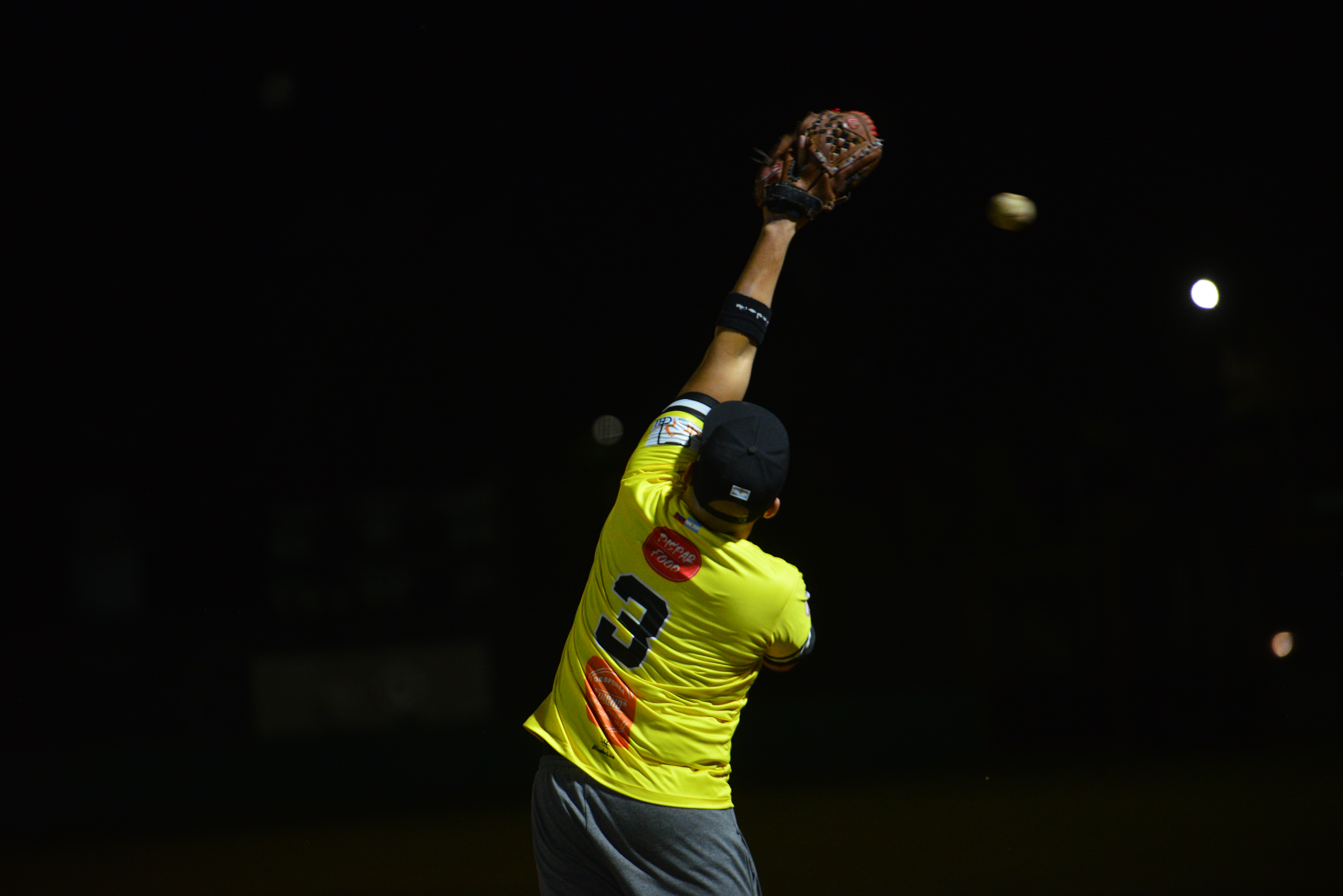 El equipo de béisbol Orientales está conformado por venezolanos que viven en Córdoba y participan en la liga provincial de béisbol. Entrenan en el Club Dolphins. (Javier Ferreyra / La Voz)