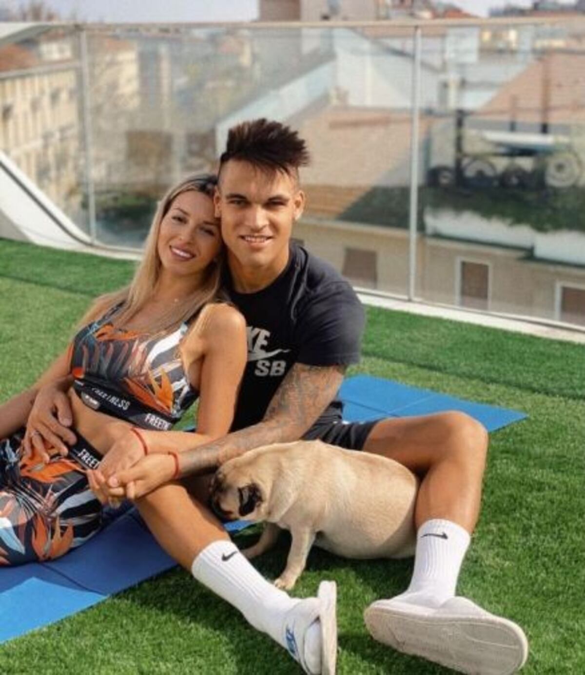Así es la casa minimalista de Lautaro Martínez y Agustina Gandolfo con gimnasio privado y terraza XL