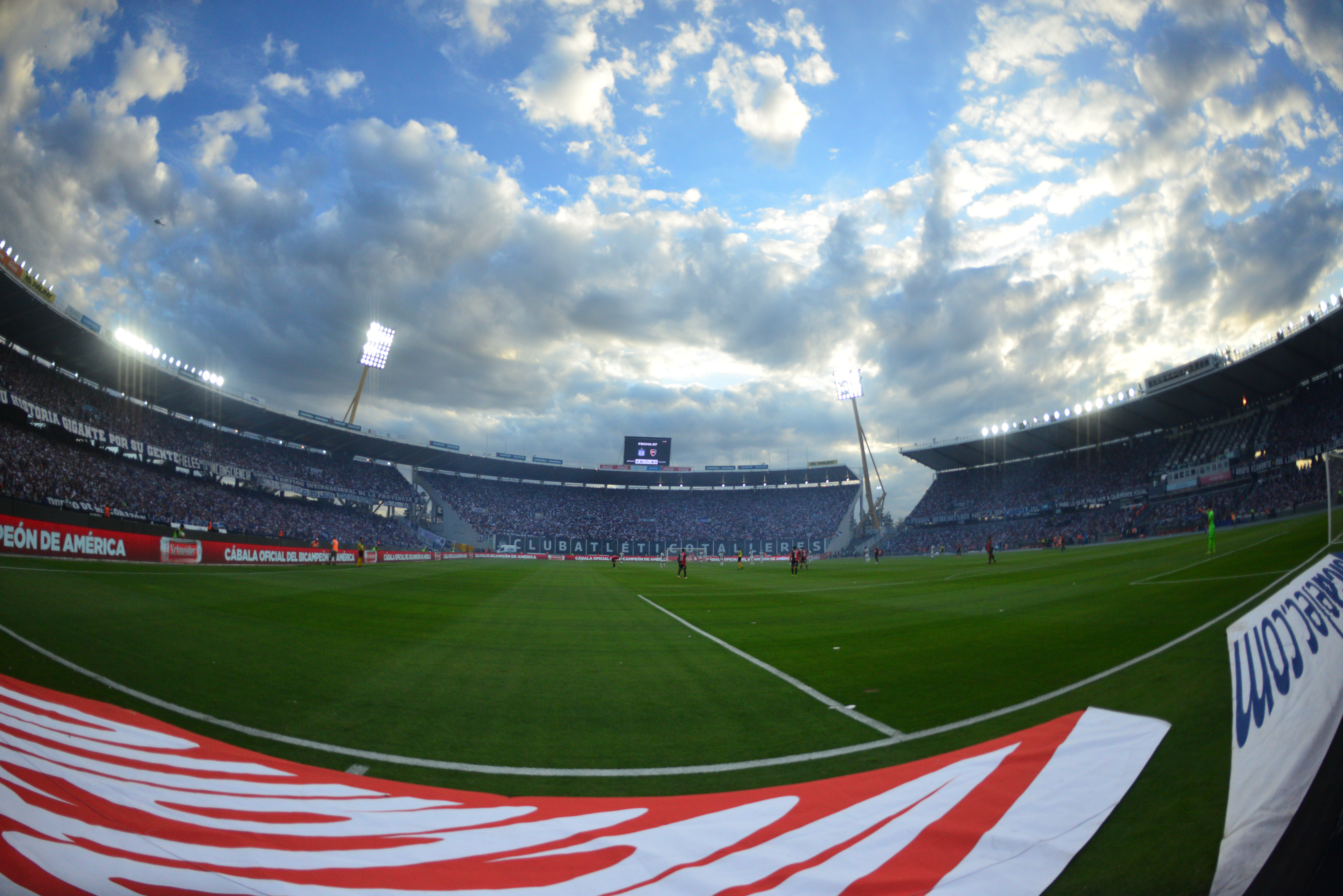 Talleres enfrento a Newell´s por la última fecha del campeonato de LFP en el estadio Kempes. (Ramiro Pereyra/La Voz)