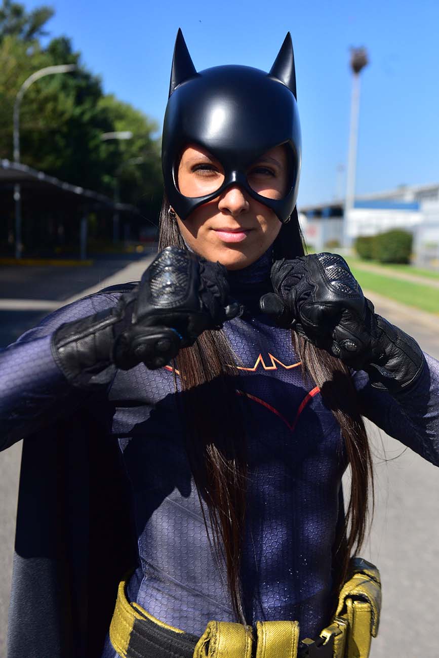Batman y los superhéroes cordobeses de visita a la Redacción de La Voz para Historias Urbanas. (José Gabriel Hernández / La Voz)