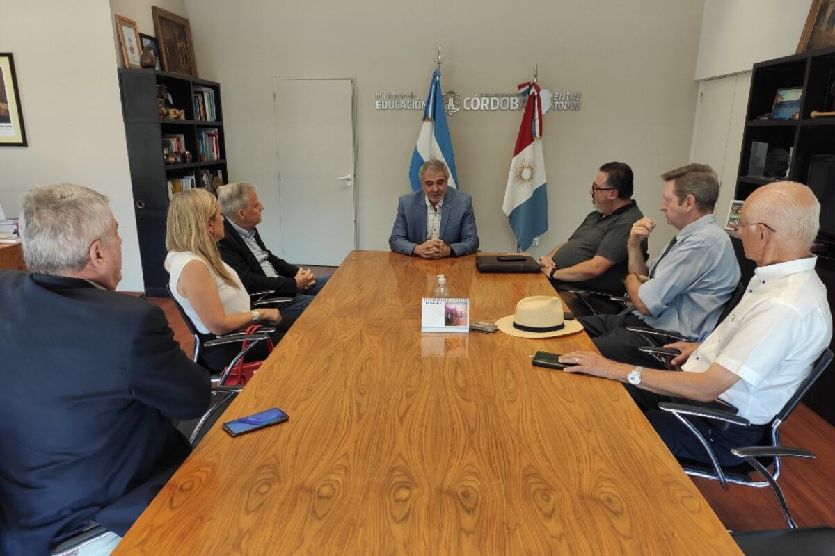Reunión. El ministro Grahovac se reunió con los representantes de los colegios privados y descartó la posiblidad de aplicar el programa Precios Justos para la educación en Córdoba. (Gentileza Gobierno de Córdoba)