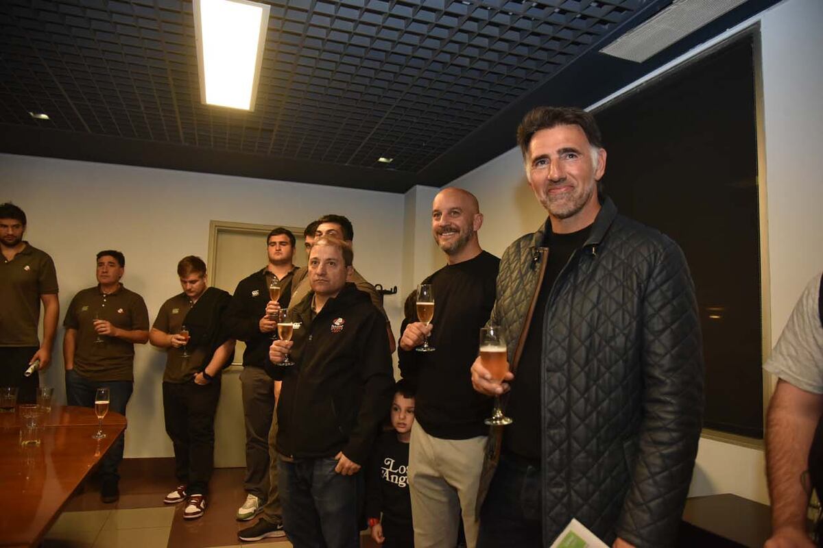 Brindis con los Dogos xv campeones (Facundo Luque / La Voz)