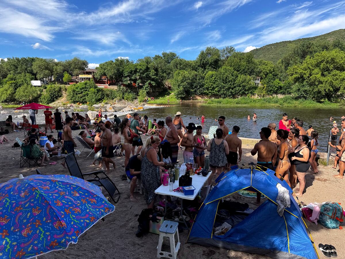 Balneario Playas de Oro en Carlos Paz , con alta concurrencia en los feriados de fin de año. (Yanina Aguirre / La Voz)