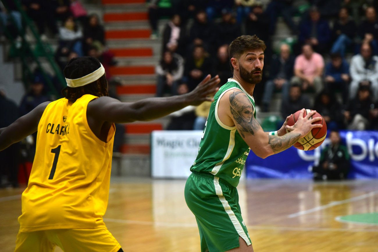 Lucas Arn fue el capitán de Atenas en el regreso a la Liga Nacional y en la temporada que aseguró su lugar, con la vuelta a los playoffs incluida. (Nicolás Bravo / La Voz)