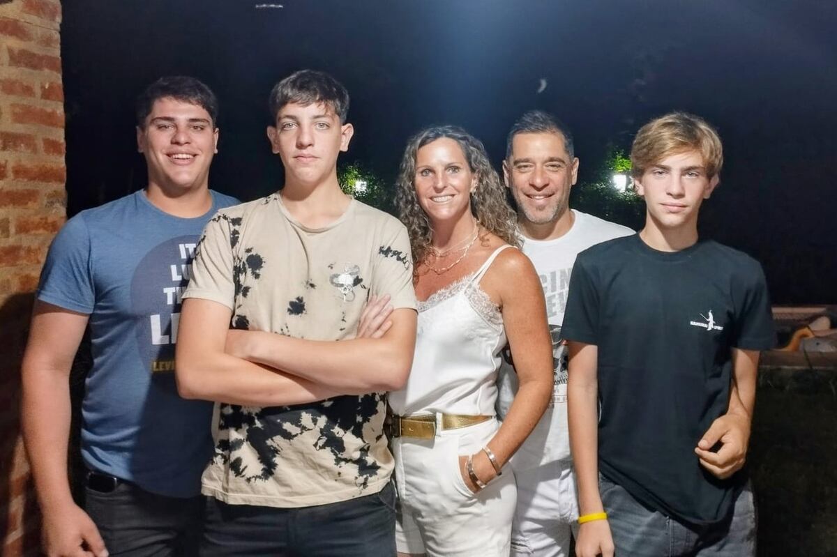 Virginia Garrone en familia, con su esposo Pablo y los hijos Oliver, Patricio y Blas (Foto: gentileza Virginia Garrone).