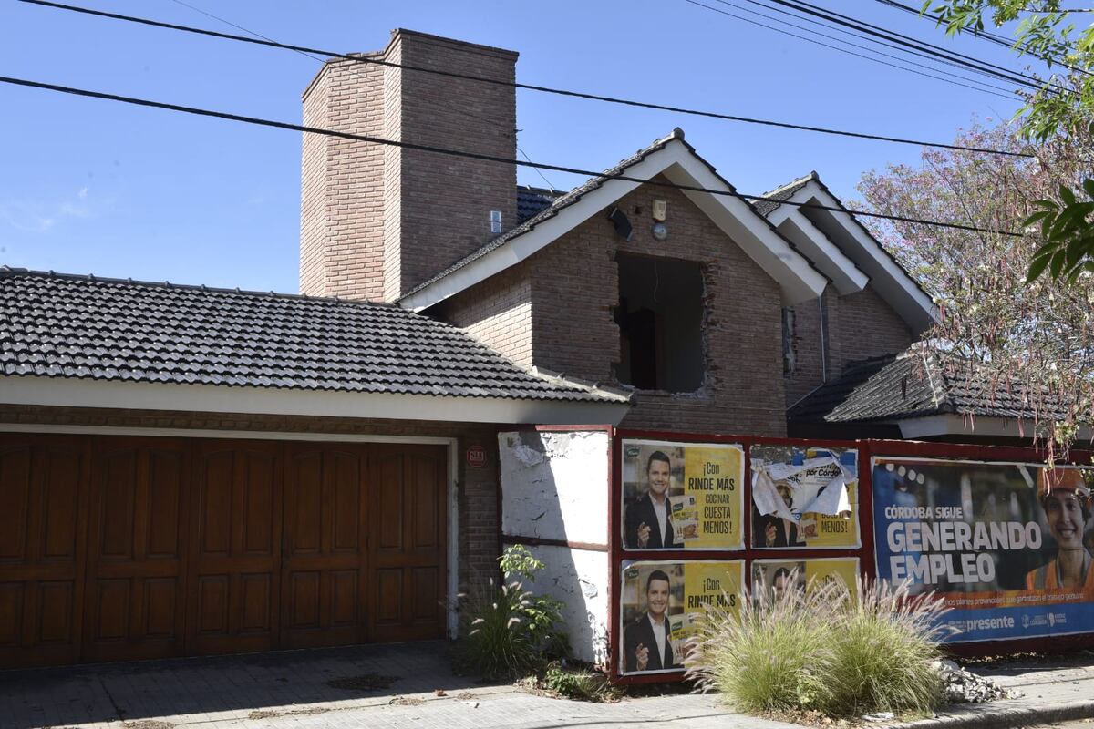 Vecinos aseguran que pudieron además impedir la demolición  de esta casa de Tejeda y José Reynafe. (La Voz / Ramiro Pereyra)