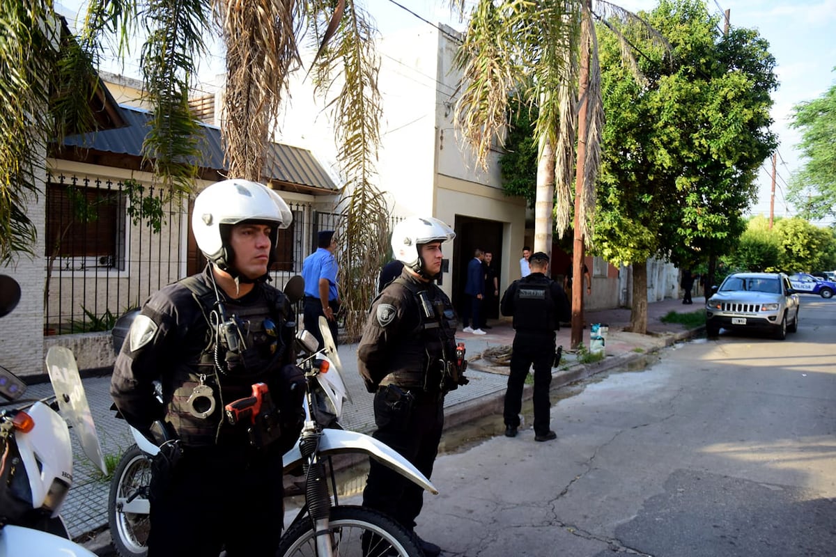 Allanamiento. Operativo realizado el pasado miércoles, con 13 detenidos. (José Gabriel Hernández / La Voz)