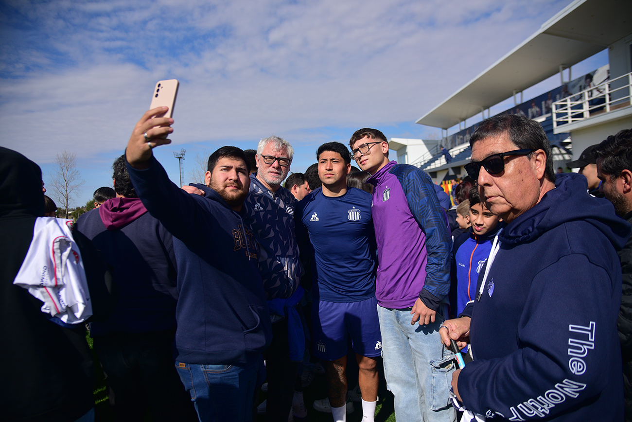 Experiencia Talleres para socias y socios. Pueden acceder a un entrenamiento del plantel profesional y tienen un momento de contacto con futbolistasFoto: Pedro Castillo / La Voz 