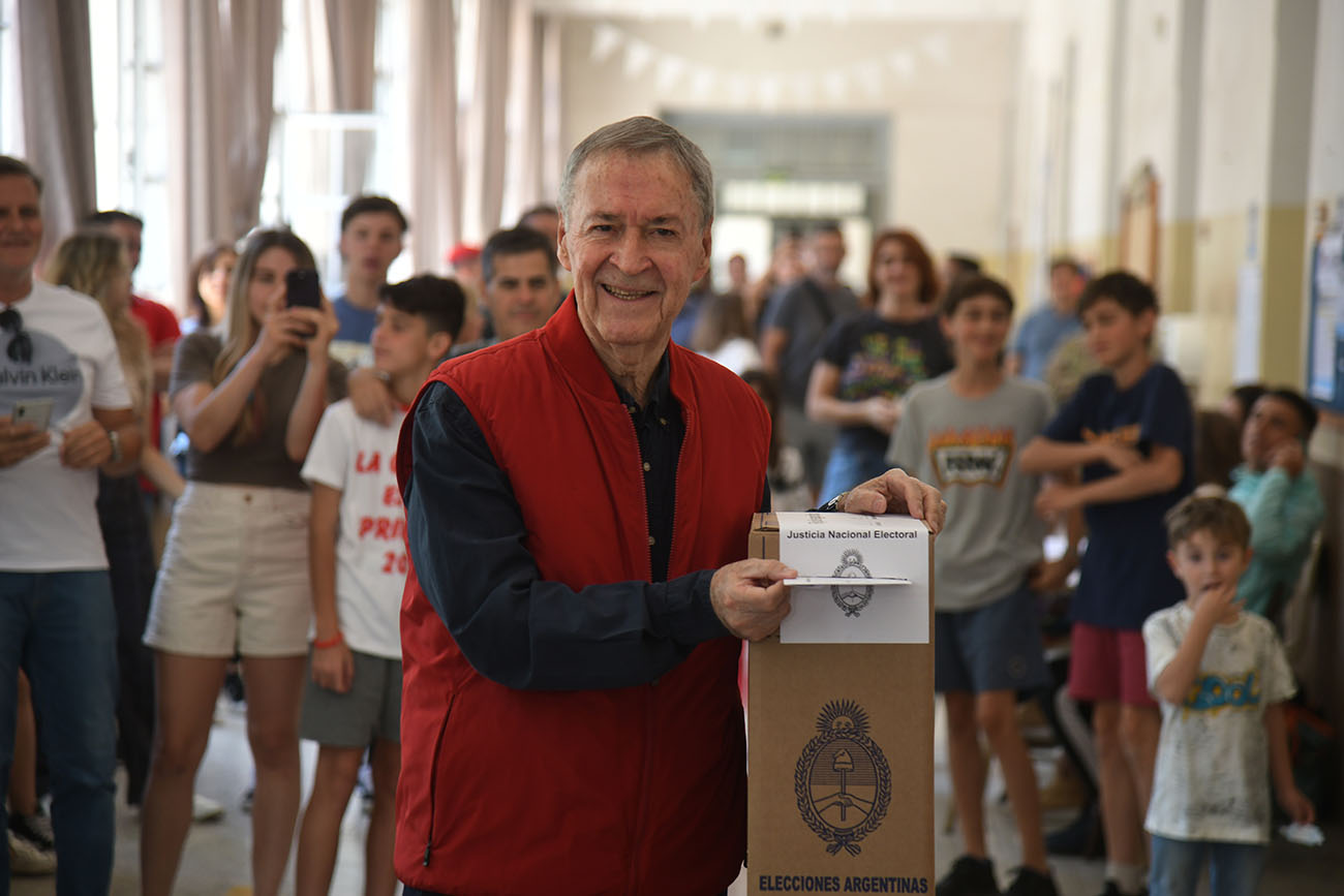 Juan Schiaretti votando en 2023 ( Ramiro Pereyra /La Voz)