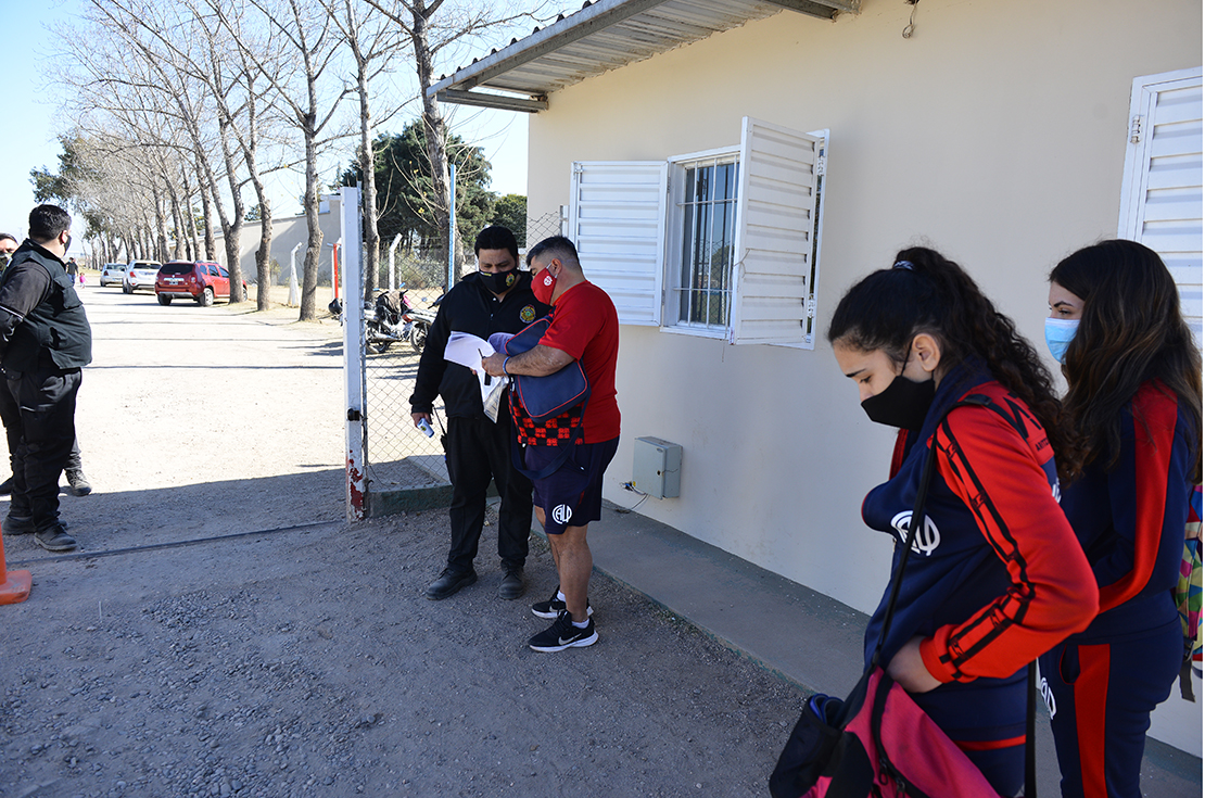 La vuelta del fútbol femenino en Córdoba. (José Gabriel Hernández)