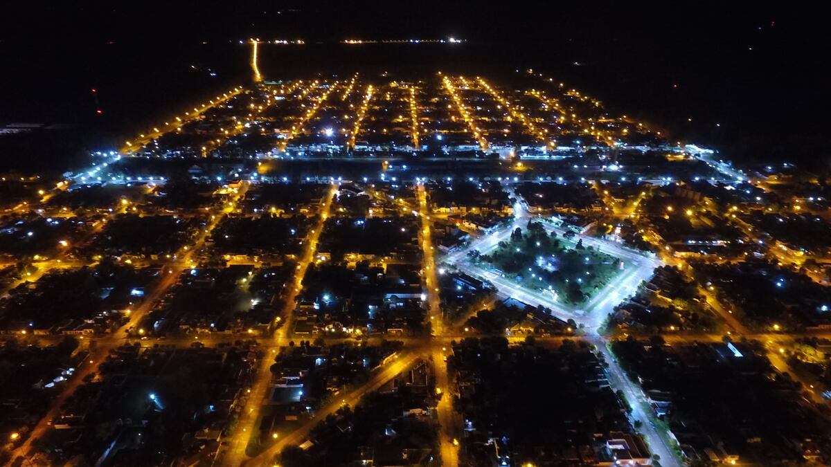 Postal nocturna de General Levalle, en el sur cordobés. (Foto: Facebook Municipalidad de General Levalle)