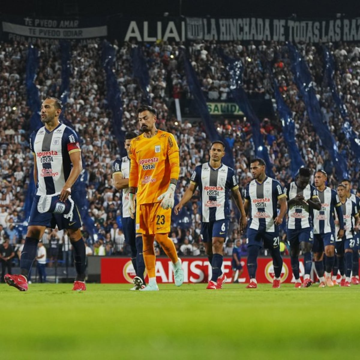 Hernán Barcos en el partido entre Alianza Lima y Boca. (@CopaLibertadores).