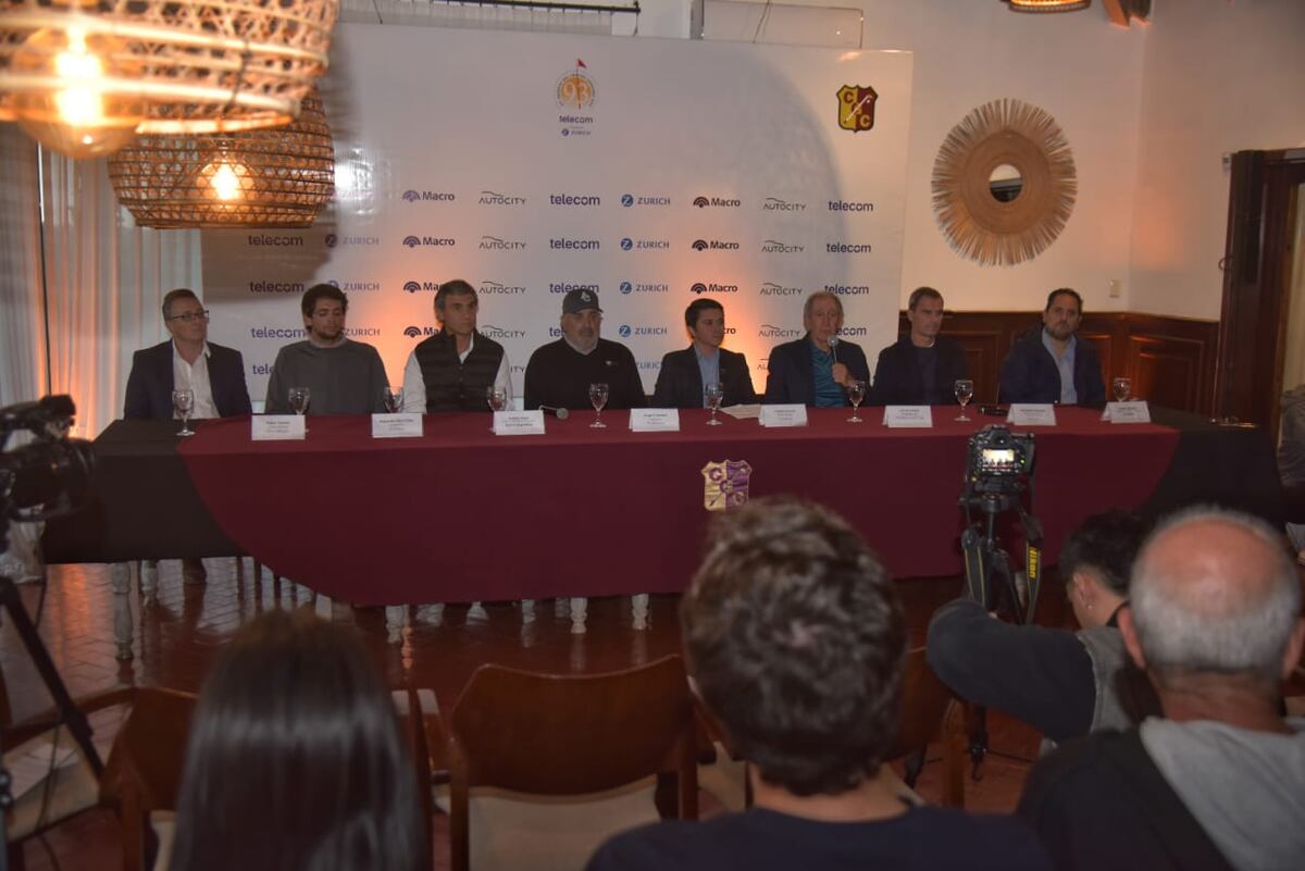 Estuvieron Pablo Cornet (intendente Villa Allende), Segundo Oliva Pinto, Gastón Hani (Zurich), Ángel Cabrera, Camilo García (PGA Tour), Luis Grunhaut (titular Córdoba Golf Club), Fernando Cravero (Telecom) y Pablo Medina (Fortinet). (Facundo Luque / La Voz)