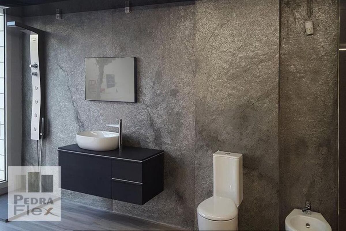 Baño revestido en PedraFlex. (Foto: Pedraflex Argentina)