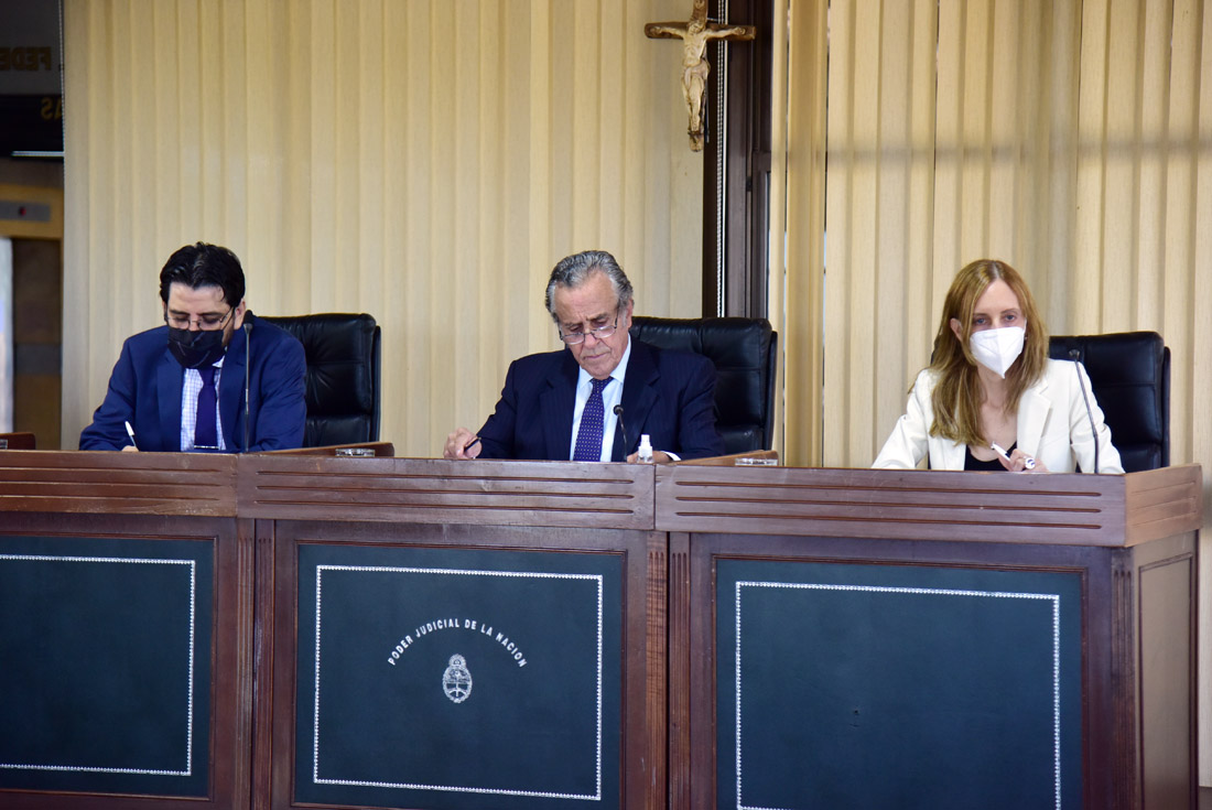 Tribunal. Los vocales Jaime Díaz Gavier (presidente), Julián Falcucci y Carolina Prado están a cargo de la conducción del debate. (Nicolás Bravo)