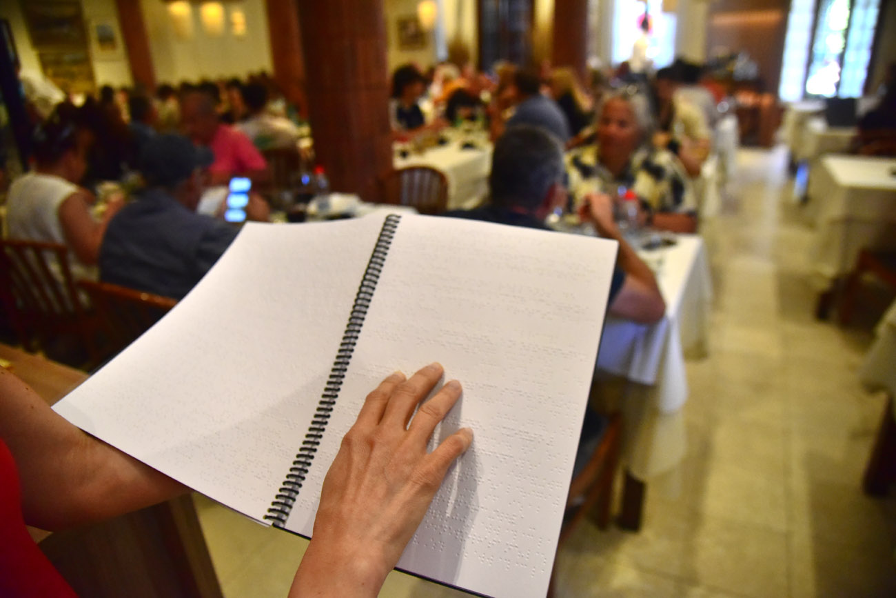 Viejo Lobo, ofrece sus menús en braille desde 2008. (Pedro Castillo / La Voz)