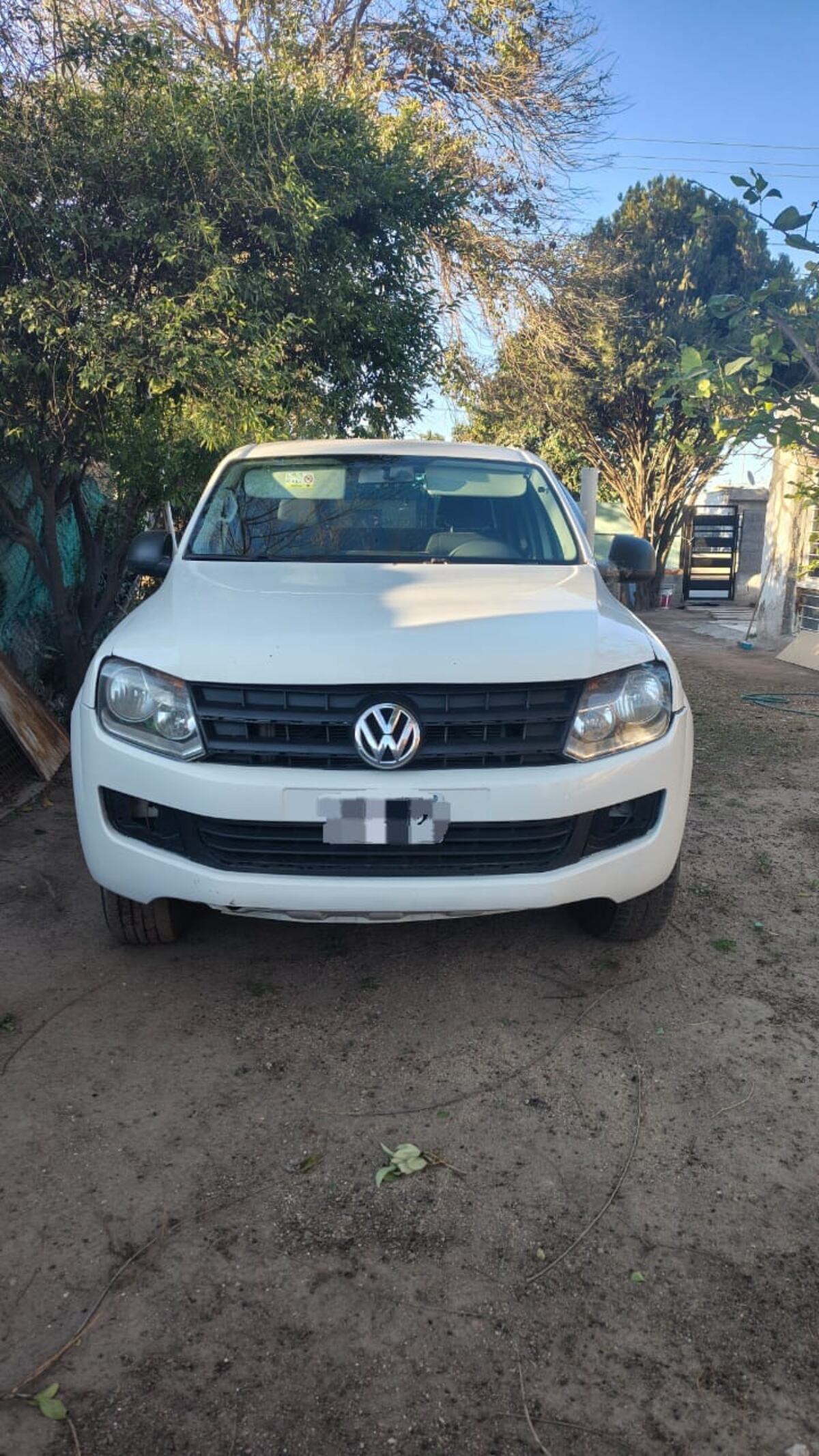 Los ladrones se llevaron una camioneta y fueron interceptados por la Policía.