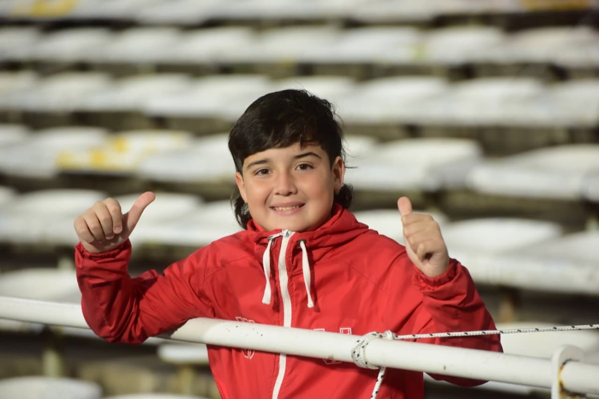 Hinchas de Instituto en la platea Ardiles del estadio Kempes, donde se jugó el partido ante River. (José Gabriel Hernéndez / La Voz)