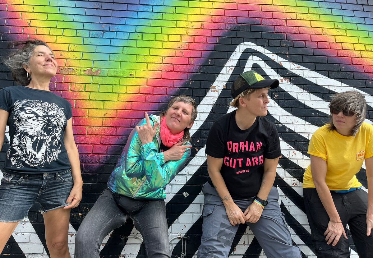 Kumbia Queers en su formación 2025, con Pat Pietrafesa primera desde la izquierda. Luego: Juana Chag, Pilar Arrese e Inés Laurencena (prensa Kumbia Queers)