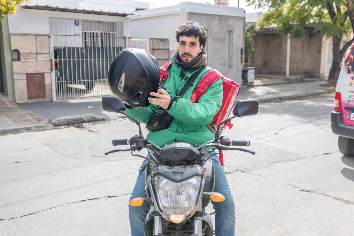 Josué Plevich, estudiante de cine y delivery, es candidato a diputado del Fitu (gentileza).