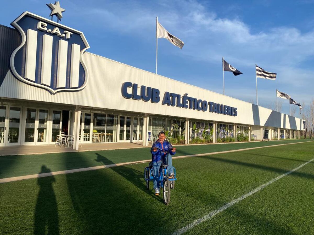 La fundación Jean Maggi entregó una nueva bicicleta adaptada a Hilario Garay, de Obispo Trejo. (Gentileza)