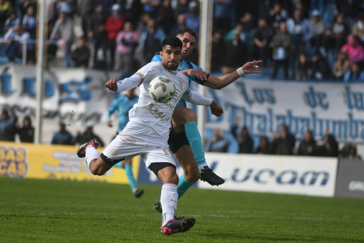 Racing recibió a Guillermo Brown de Puerto Madryn por la Primera Nacional. (Ramiro Pereyra / La Voz)