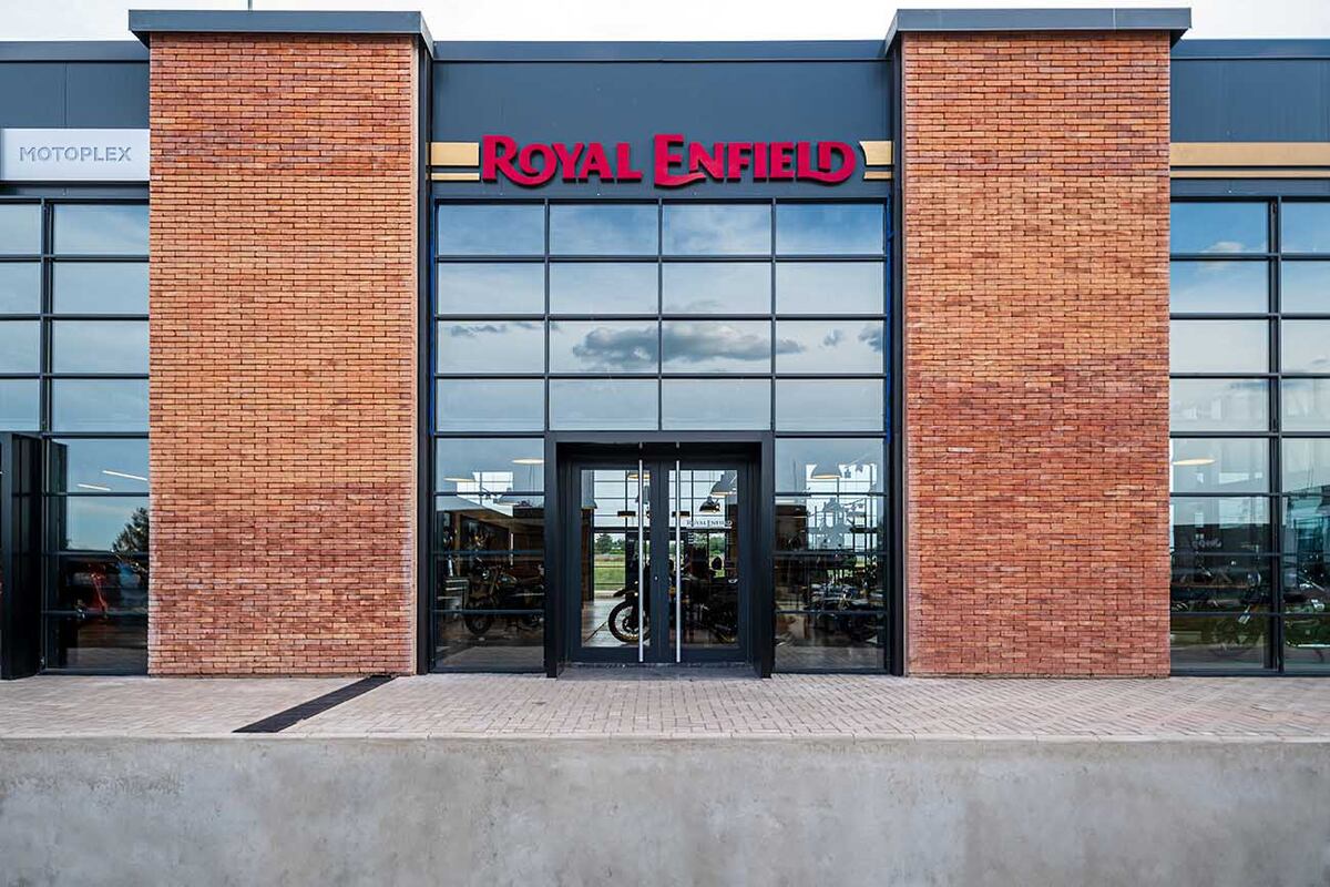 Así luce la nueva fachada del Local de Royal Enfield en Córdoba.