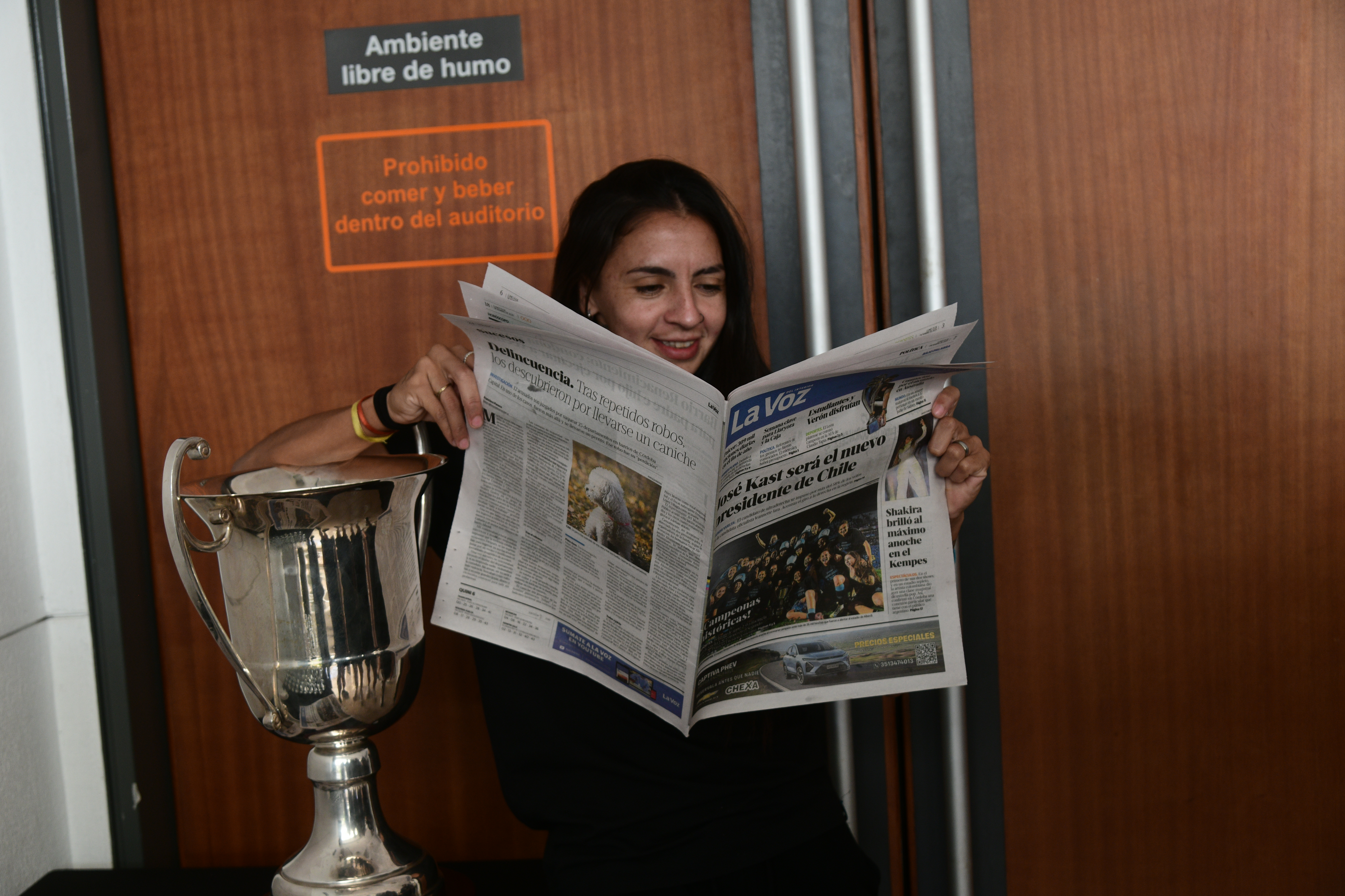 El plantel femenino de Belgrano Campeón de AFA realizó el tradicional brindis de los campeones en La Voz del Interior. Ramiro Pereyra /LVI