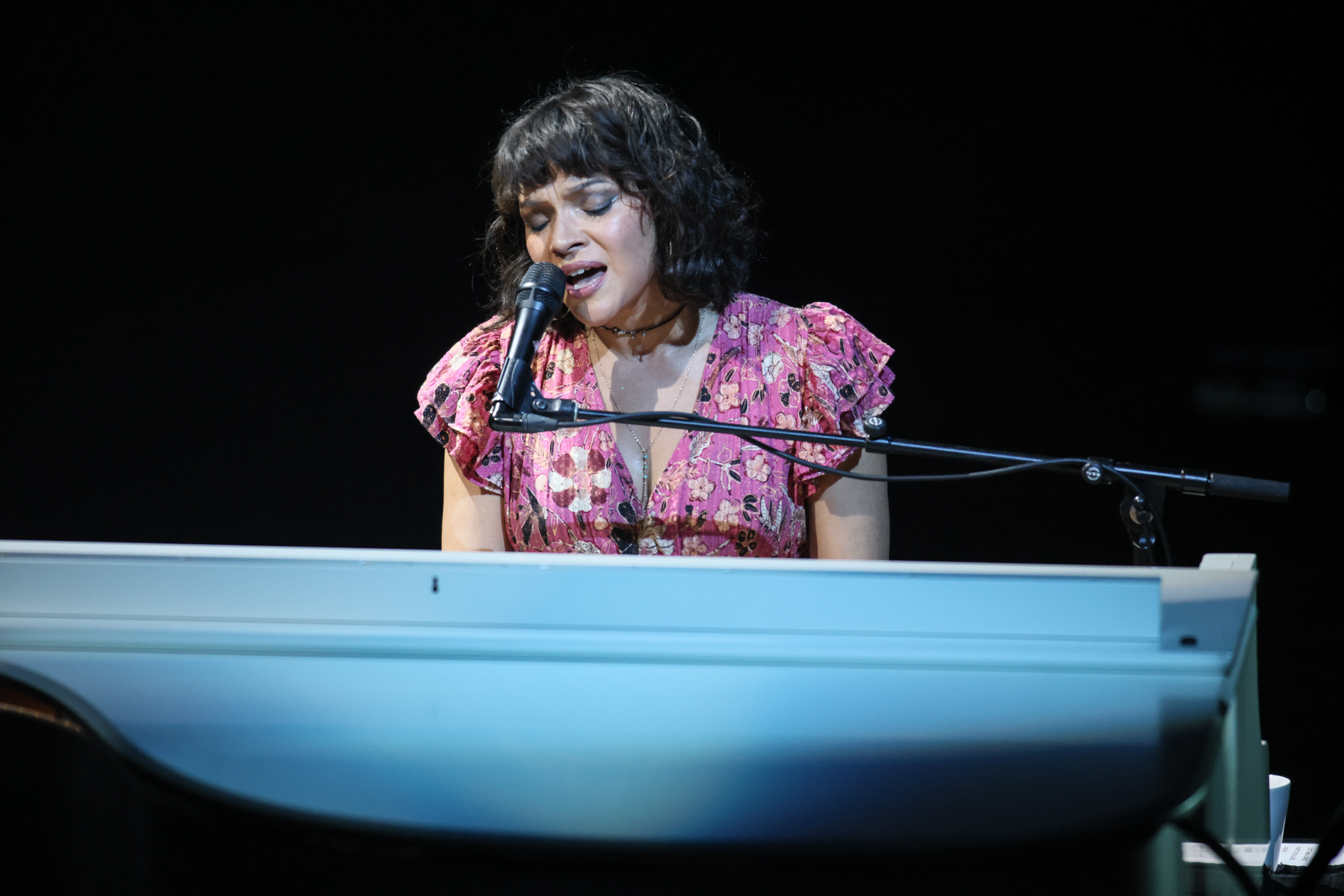 Norah Jones, en su reciente show en el porteño Movistar Arena. (Gentileza Gallo Bluggerman)