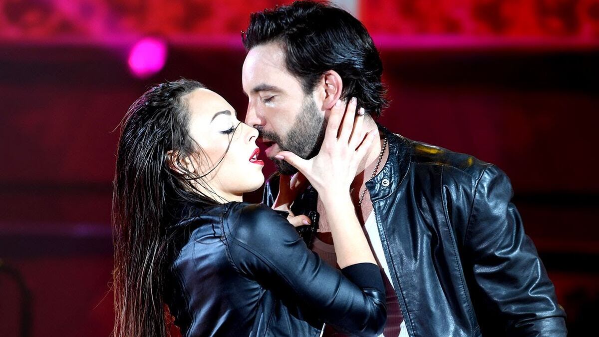 La pareja, que obtuvo una puntuación perfecta en su baile de rock, fue interrogada por Tinelli quien los apuró para saber cuándo será el casorio.