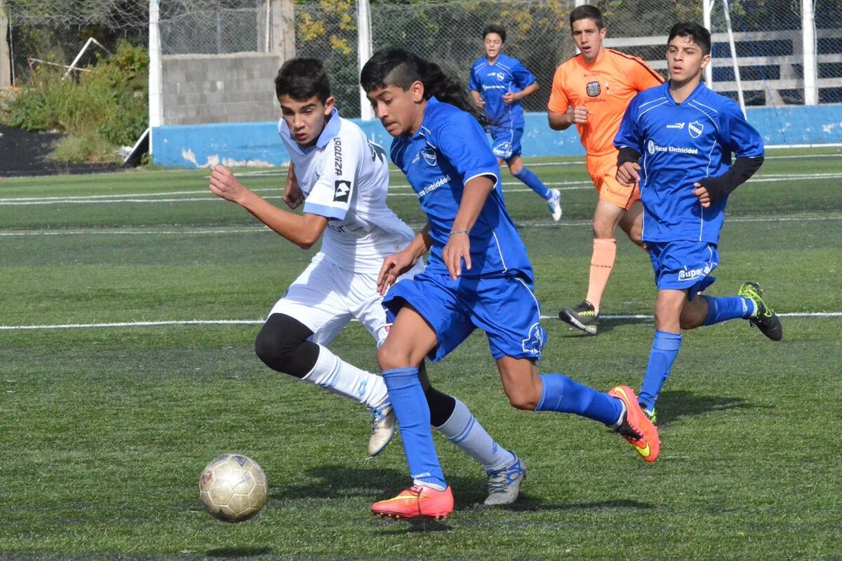 Simón Rivero, crack cordobés que se formó en Atlético Carlos Paz y está "colgado" en Boca. (Instagram Simón Rivero).