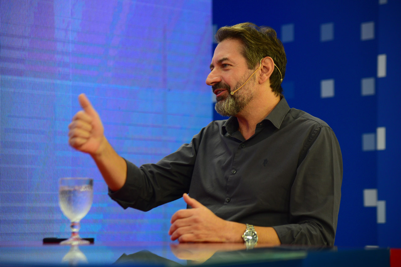 Los diputados nacionales Pablo Carro y Luis Picat en el programa Voz y Voto, con los periodistas Florencia RIpoll y Federico Giammaria.  (Nicolás Bravo / La Voz)
