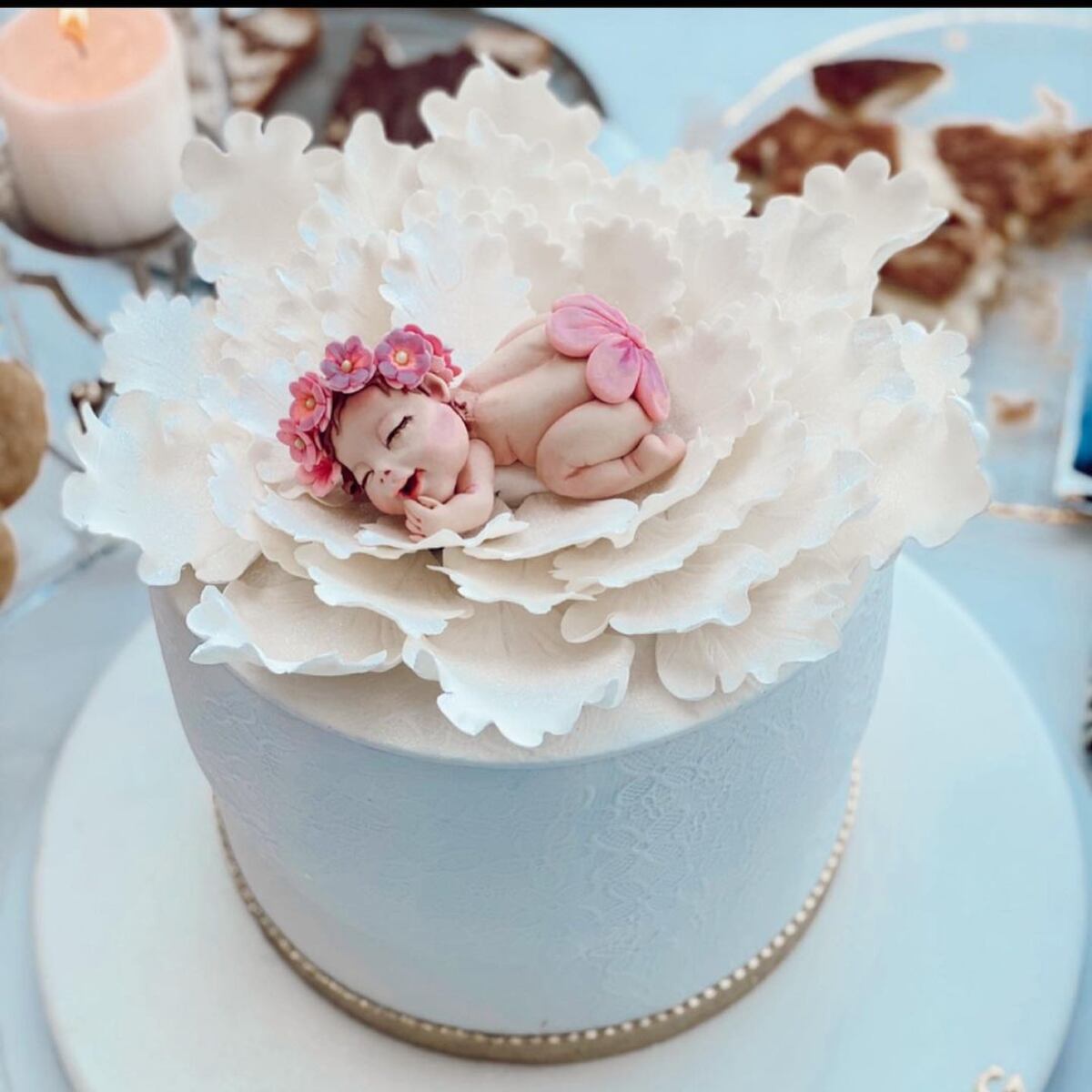 La torta del baby shower de Berguzar Korel