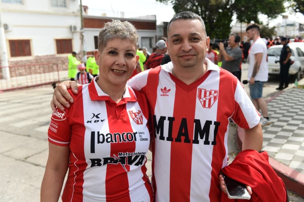 Hinchas de Instituto en la previa del clásico con Talleres en Alta Córdoba. (José Gabriel Hernández y Javier Ferreyra / La Voz)