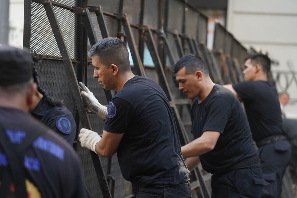 Buenos Aires. Operativo de seguridad a horas de la marcha al Congreso por jubilados. (Gentileza Clarín).