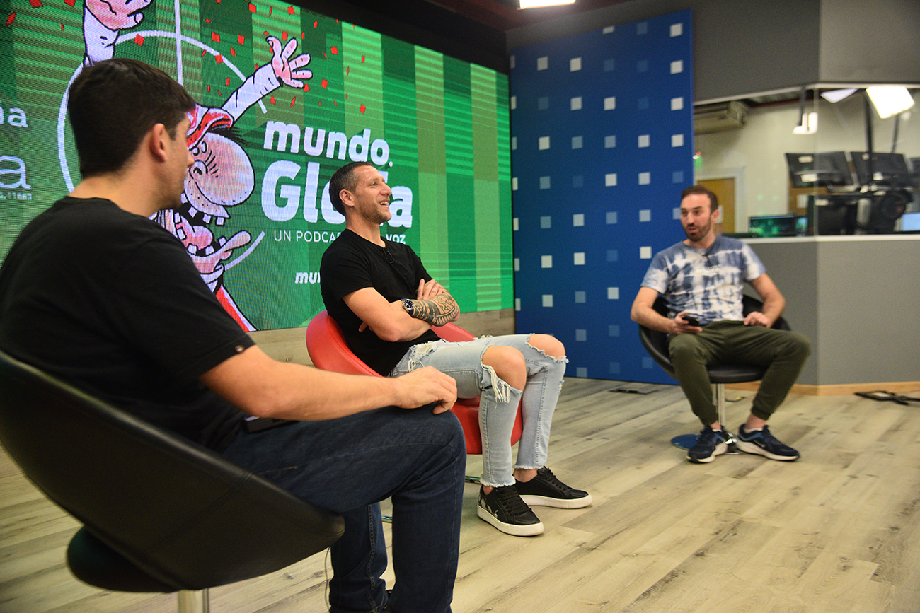 Luciano Aued, jugador de Instituto, para grabar el pódcast Mundo Gloria. Foto Pedro Castillo